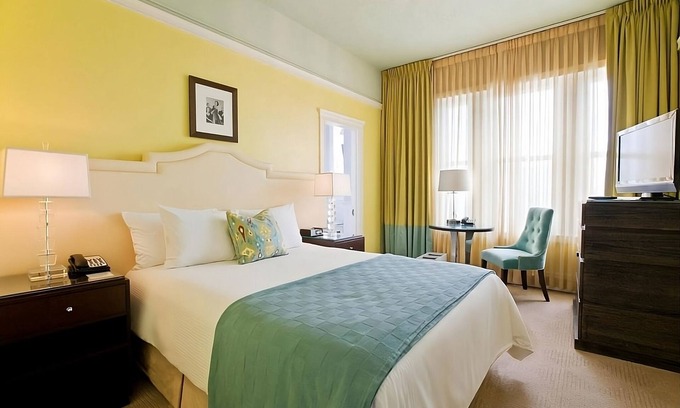 Goose Hollow Hotel | Four Luxe Accommodations, Pets Allowed, Minutes to Int'l Rose Test Garden!