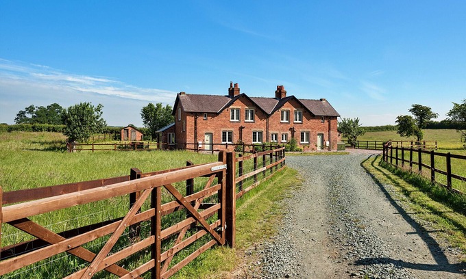 Halfway House Cottage | Fox and Hare
