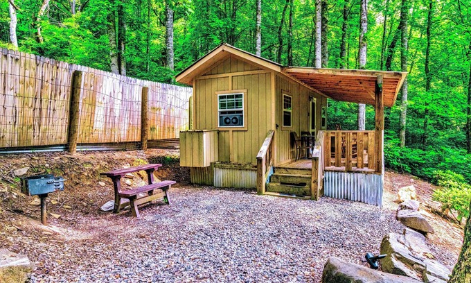 Cherokee Cabin | Fox Magdaline Mini Cabin at Panther Creek