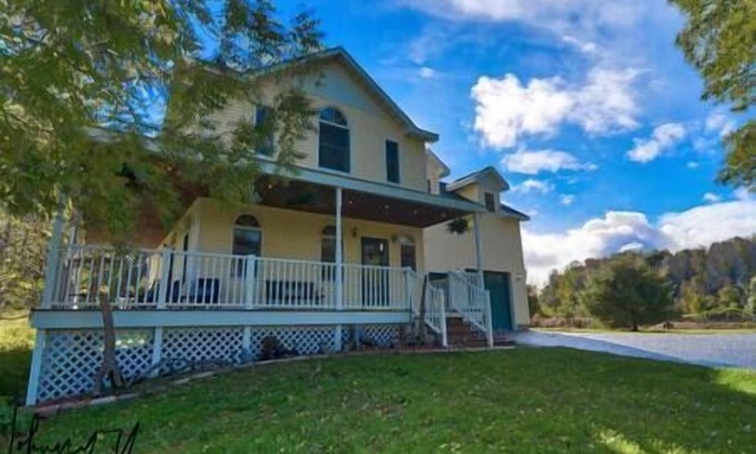 Frankfort House | Frankfort Farmhouse | pickleBARn