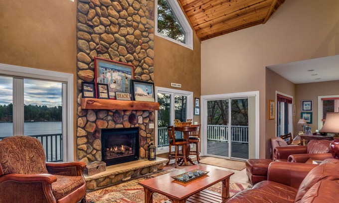 Redgranite House | Free nite w/wknd offseason lakehome cottage Lg Sandy Beach fireplace pier boatss