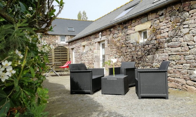 Frehel House | Frehel: country holiday home - 1 room - 1/5 persons
