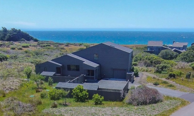 Sea Ranch House | Friends and family will love staying at Tranquility Base in the Sea Ranch