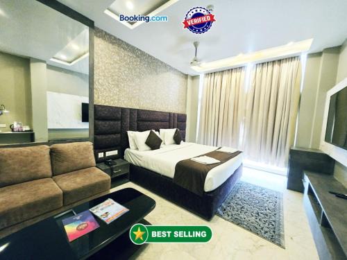 Ujjain Hotel | FRONT SEA VIEW - SWIMMING-POOL -HOTEL THE BAY SUITES - PURI - Lift-Parking - Restaurant - Breakfast Included