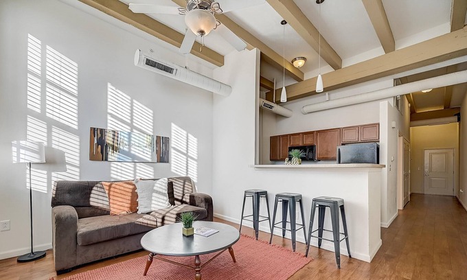 Renaissance Place Apartment | FRONTDESK 1010 Central Apts Downtown Indy
