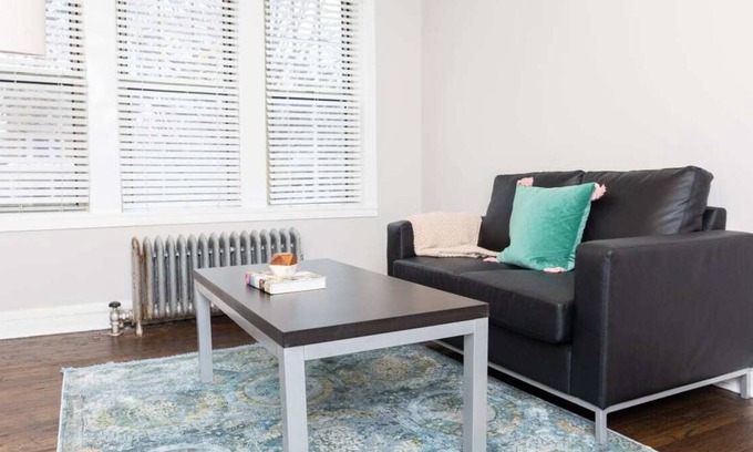 Kenwood Apartment | Frontdesk | Open 1 BR Apt 6 miles to Downtown