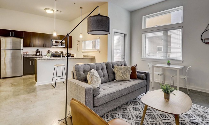 River Market Apartment | FRONTDESK RM - West Apts, River Market Dist, Kansas City