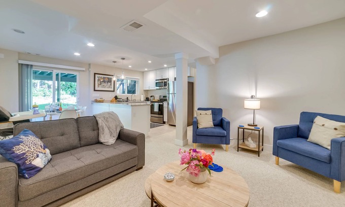 Westgate Apartment | Full 1BR Suite w/Entry - 5 Min to Edmonds Beaches