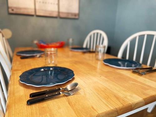 Southwood Valley Apartment | Full Kitchen, Beautiful & Brilliant Apt B