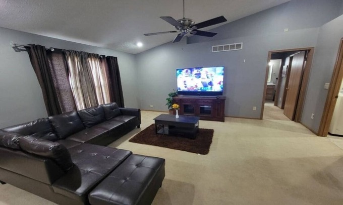 Summit Station House | Fully furnished 3-Bedroom, 2-Bathroom modern home with great amenities