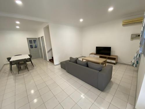 Kuching House | Fully Furnished Cozy Double Storey House