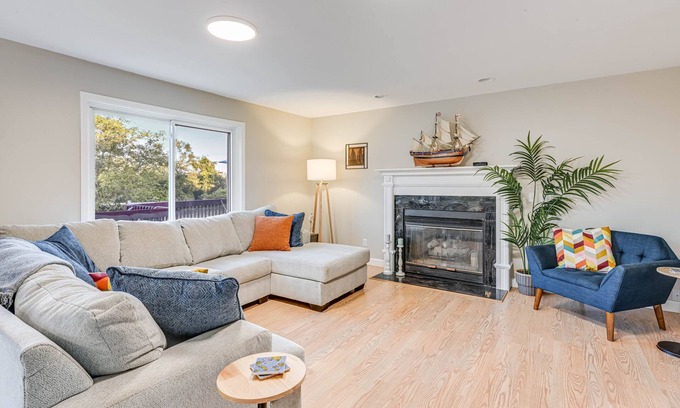 Whittaker House | Fun-in-a-Box. 10 min to A2, great for groups.