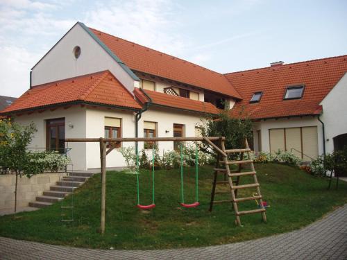Illmitz House | Gästehaus Strommer