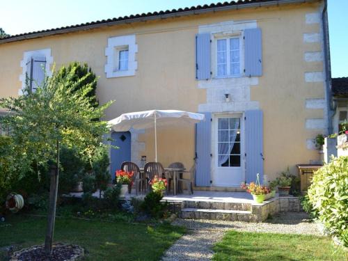 Saint-Genis-d'Hiersac House | Gîte bucolique en bord de Charente avec jardin et WIFI - FR-1-653-189