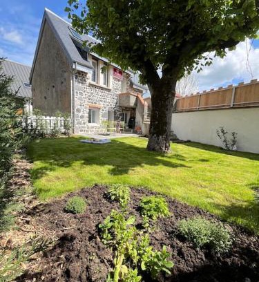 Olby House | Gîte du Tilleul - Sauna & Jardin