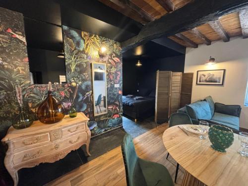 Montaigu-le-Blin Apartment | Gîte intimiste avec bain à remous et jardin près de Vichy - FR-1-489-520