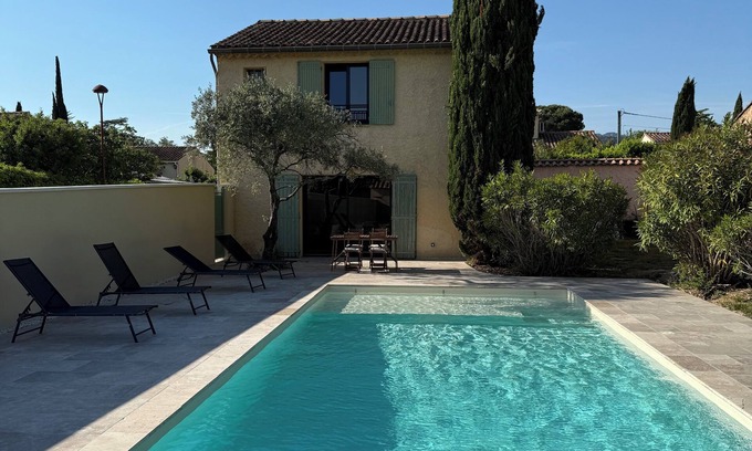 Aubignan House | Gîte Juno: charming Provencal gîte with swimming pool