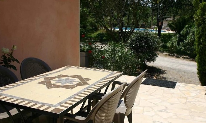 Roquebrune-sur-Argens Cottage | Gîte-Private Bathroom- Gîte bleuet