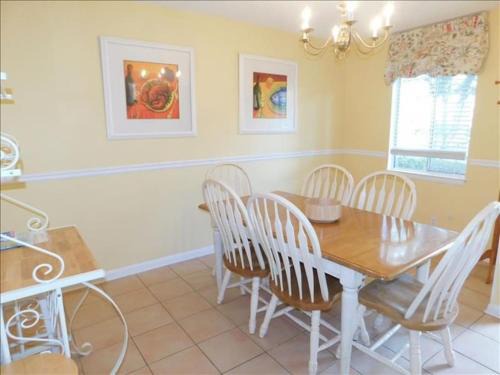 Demere Park House | G2 great extra glassed in dining area 3bed 2 5 bath very nice glassed in porch close to clubhouse
