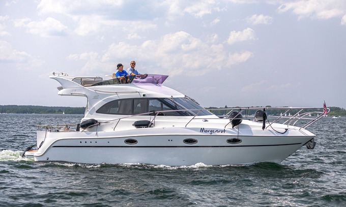 Muritz Boat Rental | Galeon 330 Fly: Your sporty companion for unforgettable cruises