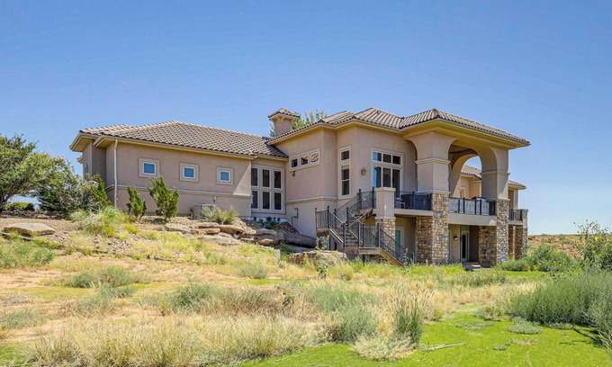 Tucumcari House | Game Room & Deck: Group Getaway in New Mexico!