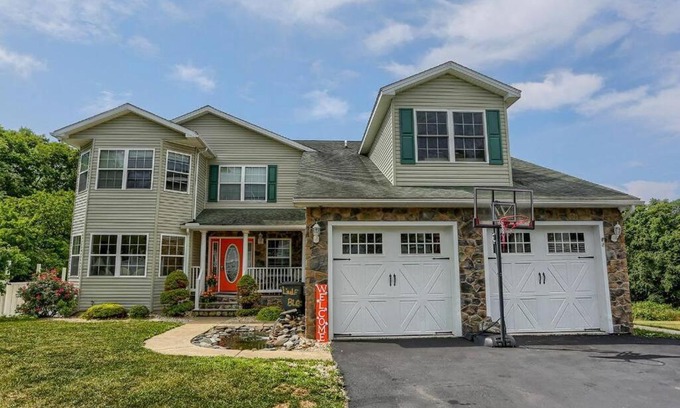 Harrisburg - Hershey Apartment | Garage 1 bedroom charming apt w/ free parking