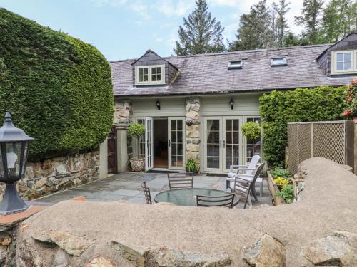 Dolbenmaen House | Garden Cottage