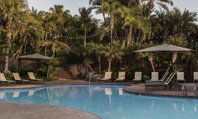 Mission Beach Hotel | Garden View Queens, Catamaran Resort, Award-Winning Cuisine, Close to Beaches