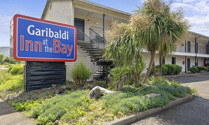 Garibaldi Hotel | Garibaldi Inn at the Bay