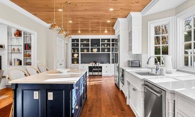 Osterville House | Gated community luxury home in Oyster Harbors, Osterville. RPMS136