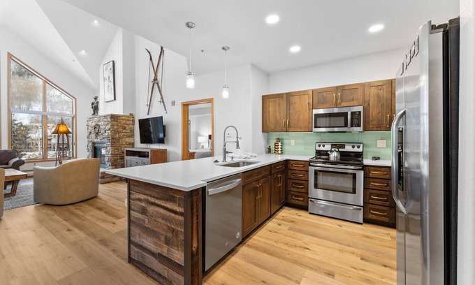 Mountain House Apartment | Gateway #5040 by Summit County Mountain Retreats