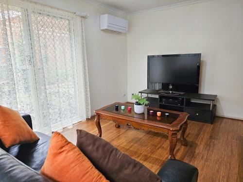 Chadstone Apartment | Gateway to Chadstone - 3BR Townhouse