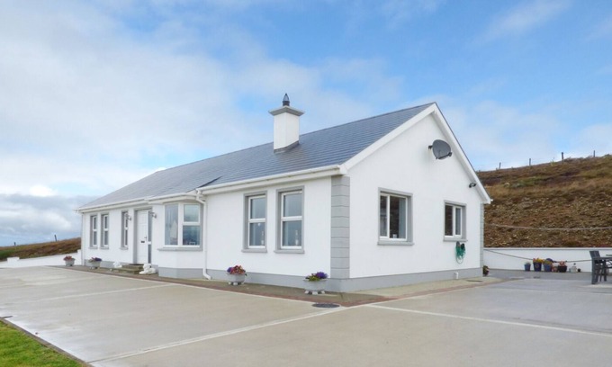 Malin House | GELMAR'S COASTAL VIEW, family friendly in Malin Head, County Donegal