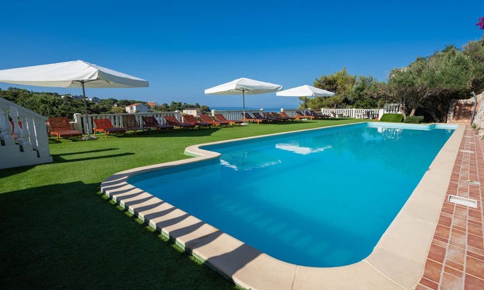 Potocnica Apartment | Gemütliche Wohnung Direkt am Meer mit Pool, Parken, Klimaanlage, für 4 Personen