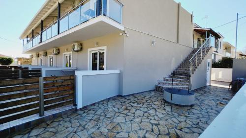 Ipsos Apartment | george studios 2