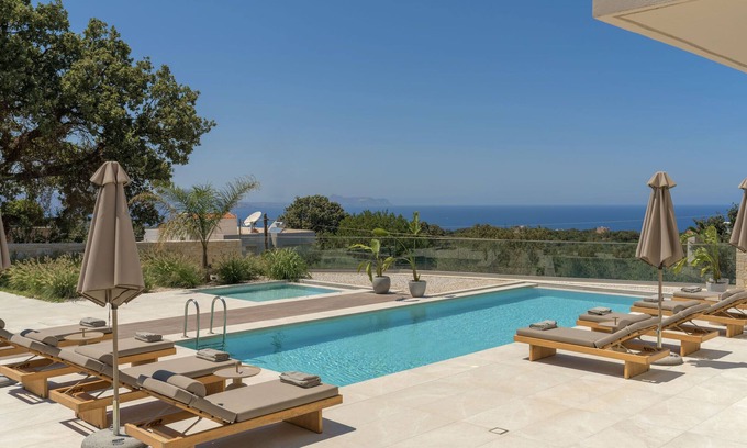 Prines Villa | Georgia Villa - With Heated Pool