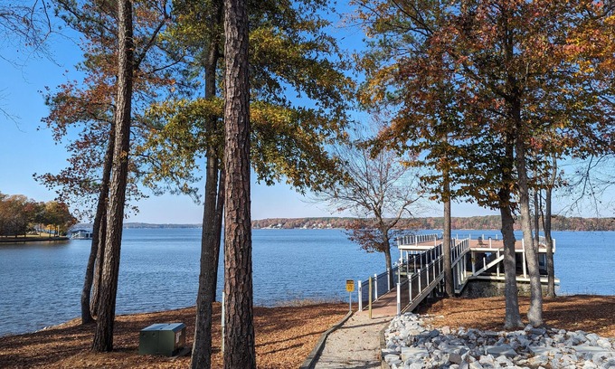 Littleton House | Getaway with "No Egrets"! Your Lake Gaston haven awaits you!