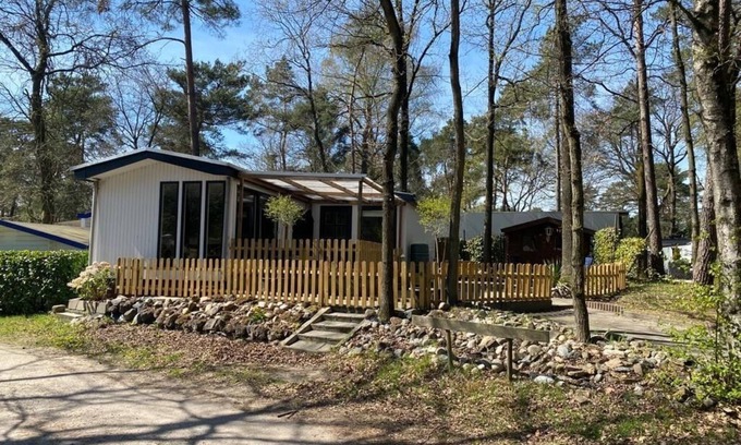 IJhorst Ski Chalet | Gezellig Chalet op Camping de Vossenburcht