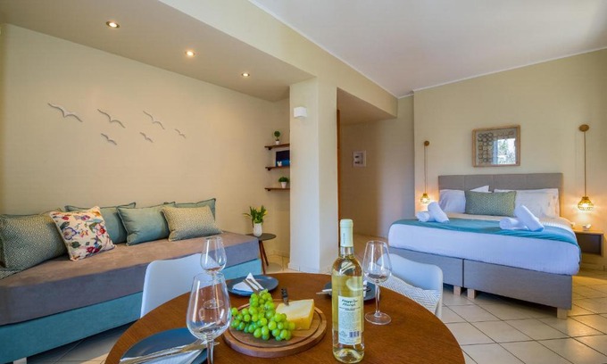 Kato Stalos Apartment | Gianthea Studios and Apt