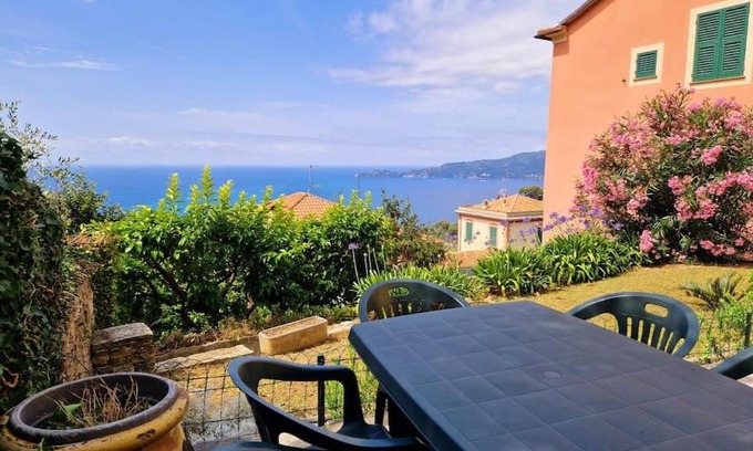 Chiavari Apartment | Giardino panoramico sul mare, un angolo di liguria
