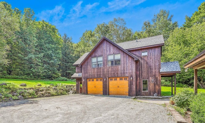 Moscow Apartment | Gin Brook Barn: Privacy and stunning views!