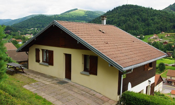 Le Menil Apartment | Gite Avec Belle vue sur Montagnes et Vallée