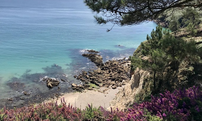 Saint-Evarzec House | GITE BIHAN 4 pers avec piscine couverte /chauffée, pétanque (pets welcome)