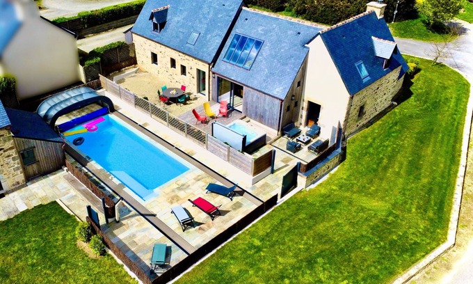 Bourg-Blanc Villa | Gite breton rénové, piscine, jacuzzi *Ty Breignou*