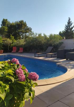 Graveson House | Gite chaleureux pour deux avec jacuzzi ou piscine selon dates