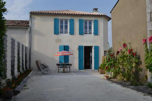 Chenac-Saint-Seurin-d'Uzet House | Gite Du Chai