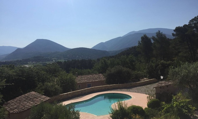 Entrechaux Apartment | Gite with spacious rooms, swimming pool, beautiful view of Ventoux and near the river.