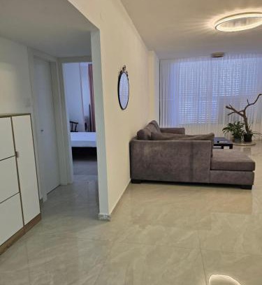 Bat Yam Apartment | GK Apartments Urban Comfort Balfour
