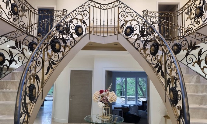 Bremhill House | Glamorous Wiltshire Home and Beautiful Garden - 10 Bedrooms
