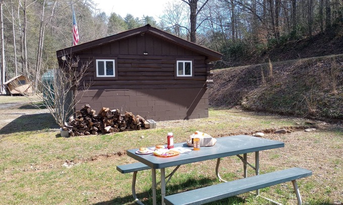 Murphy RV Rental | Glamping- Firepits - Smores- Creekside Fishing-Outdoors